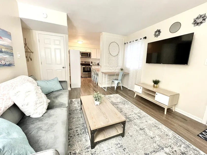 *Prime Pad * King Bed * Long Term Stays* - Image 1
