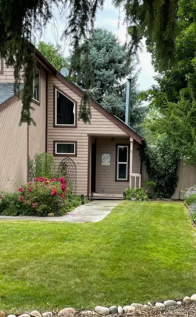 Country Charm in the Heart of Downtown Eagle, ID - Image 1