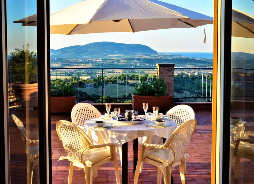 Terrazza Mariani See and visit the Marche region with wi-fibra - Image 1