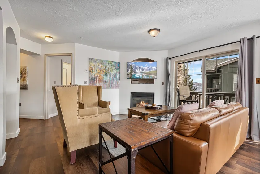 Fox Bay Condo with Mountain Views 5 Min to Gondola - Image 1