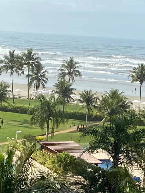 Spacious apartment with ocean view - Image 1