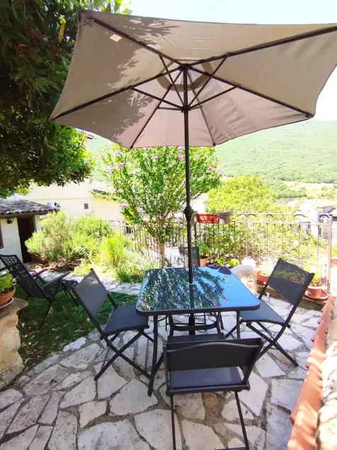 House with panoramic garden in the heart of Abruzzo - Image 1