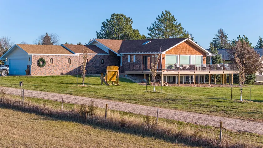 Lake House with fabulous VIEW! Deck & Hot Tub - Image 1