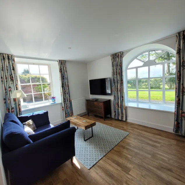 Loch Lomond Finnich Cottages - Image 1