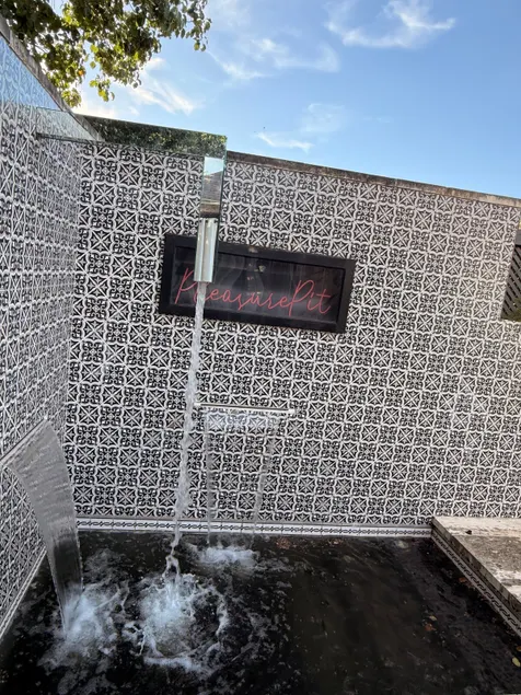Lux Spa Retreat w/ Plunge Pool and outdoor shower - Image 1