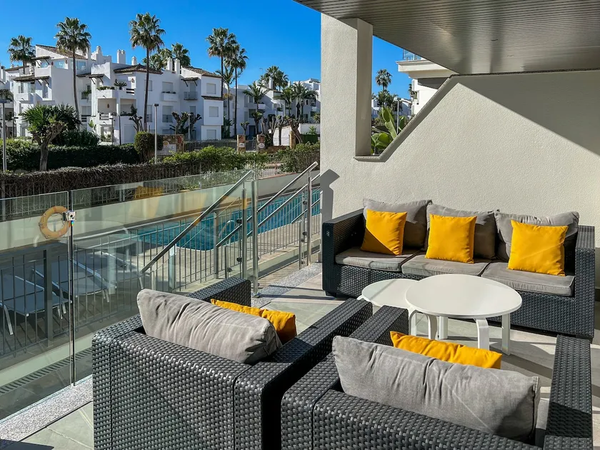 Modern apart private garden walk distance to beach - Image 1