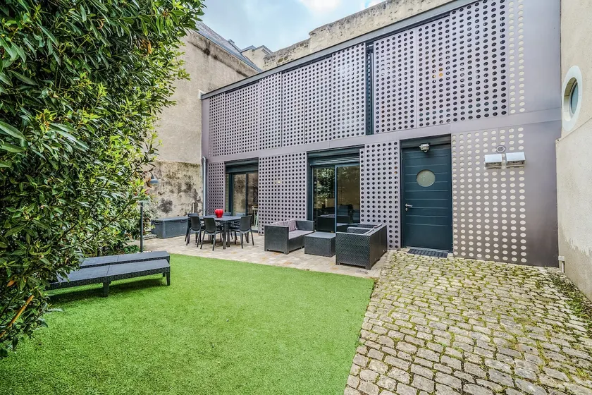 Architect's house · Garden · Air conditioning · 2 parking spaces - Image 1