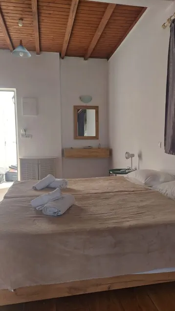 Bright studio with 15m2 private terrace! - Image 1