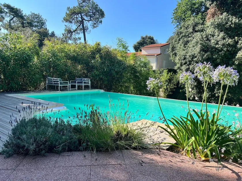 Quiet studio, pets allowed, pool - Image 1