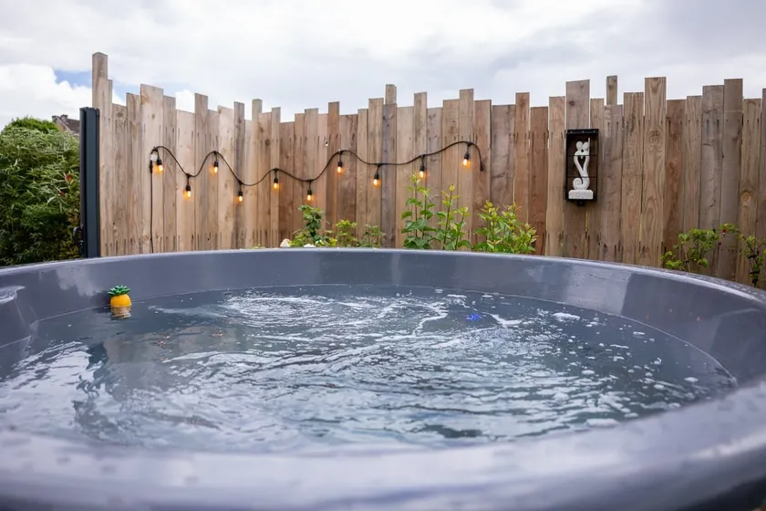 Nordic spa with countryside views - Image 1