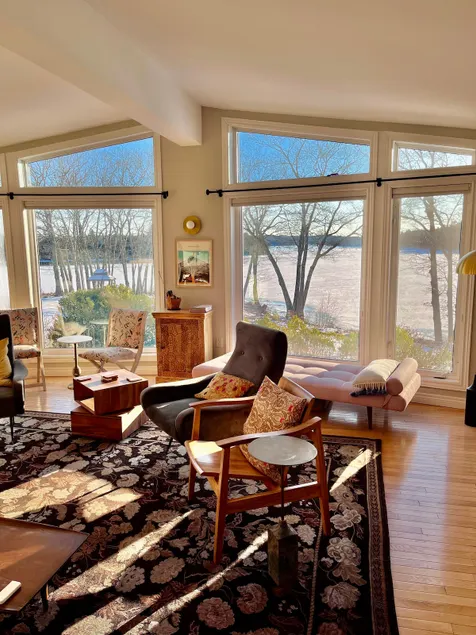 Sunny Waterfront Home Overlooking Blueberry Field - Image 1