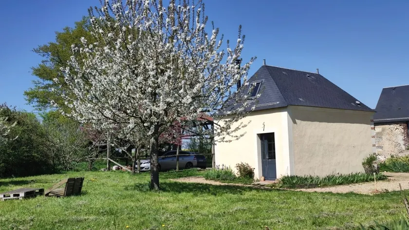 Loir-en-Vallee, small house with view - Image 1