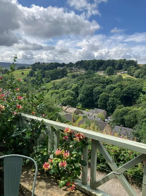 Holmfirth cottage with amazing view, dog friendly - Image 1