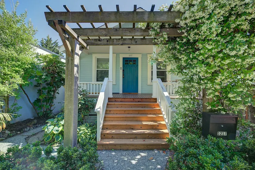 Single family house in Seattle University campus - Image 1