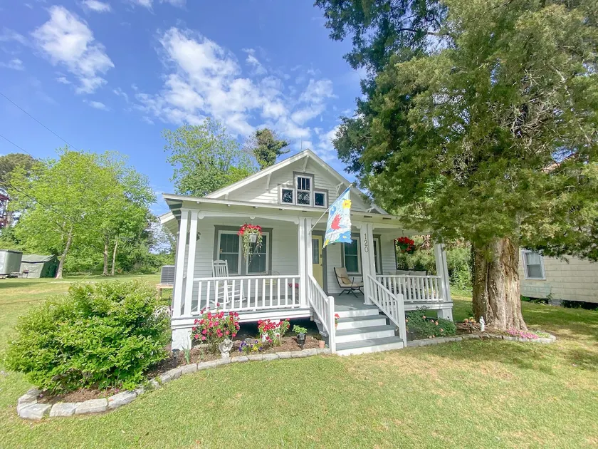 Vintage Cottage in Wanchese - Image 1