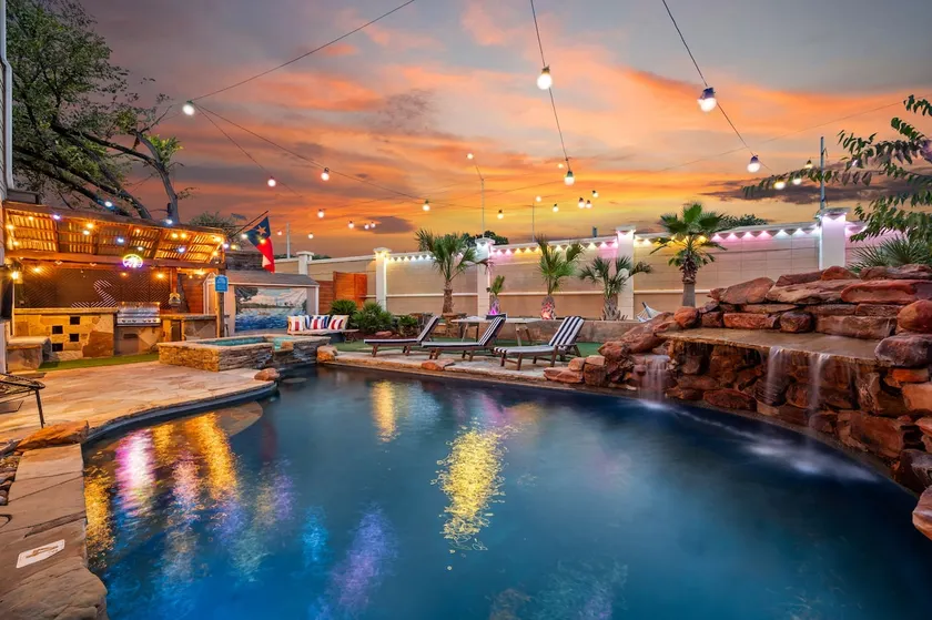 ATX Oasis! 3-Story Home - Heated Pool, Spa, Sauna! - Image 1
