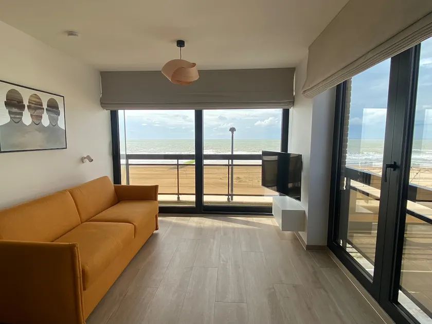 Corner studio with ocean views and hotel feel - Image 1