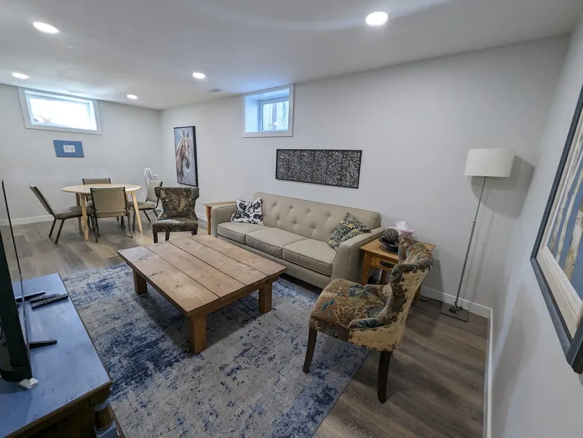 Bright 3 bedroom + Central + Desk/Workspace. - Image 1