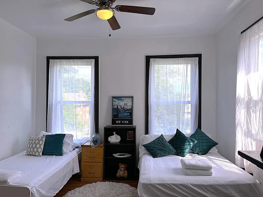 Sleep 12! Home 3 stops to NYC! Mr. Beast’ Favorite - Image 1