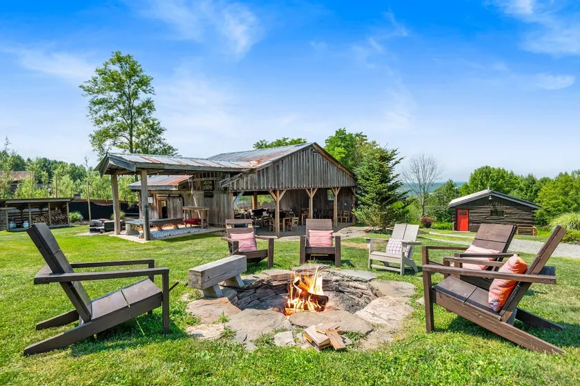 Ace Cabin with Hot Tub and Fire Pit for Stargazing - Image 1