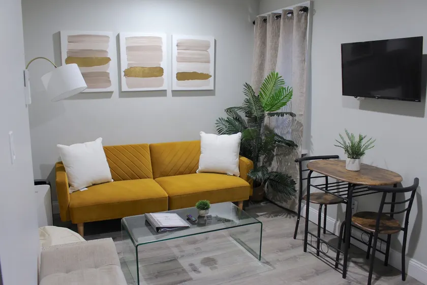 2 BEDROOM 1 BATH TRENDY Apt Downtown Albany - Image 1