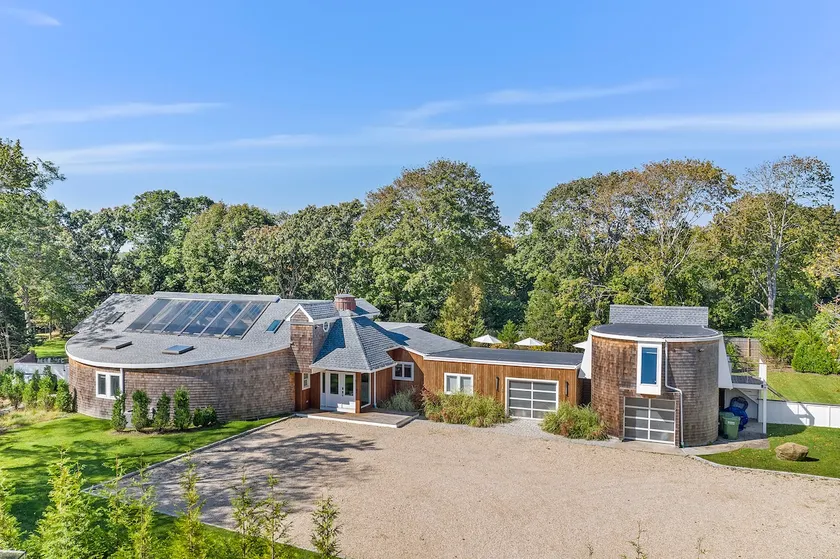 Hamptons Vacation Home Near Shinnecock Hills Golf Club. Pool & Water Access - Image 1