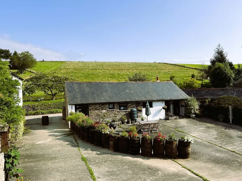 Beautiful Barn conversion with pool+Hot Hub-Linney - Image 1