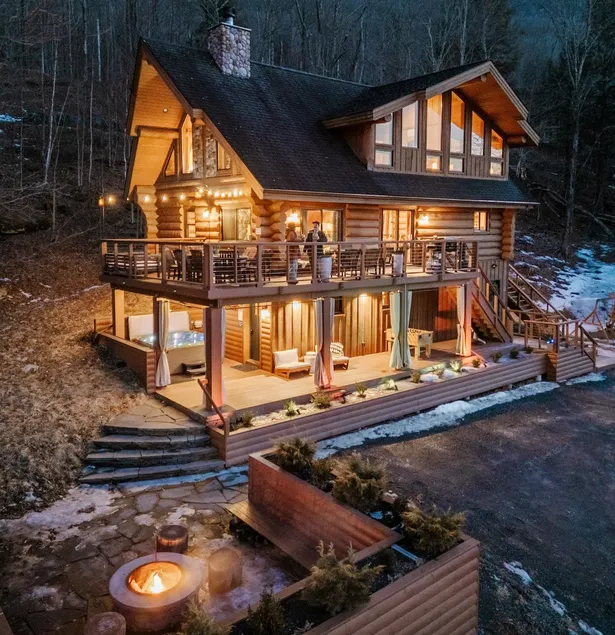 THE LUXURY LODGE - SKI, RIDE, GOLF, BIKE, HIKE - Image 1