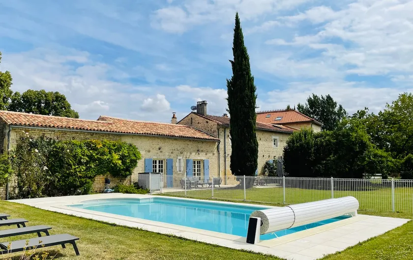 Bella casa in pietra grande piscina privata riscaldata e giardini, ideale per famiglie - Image 1