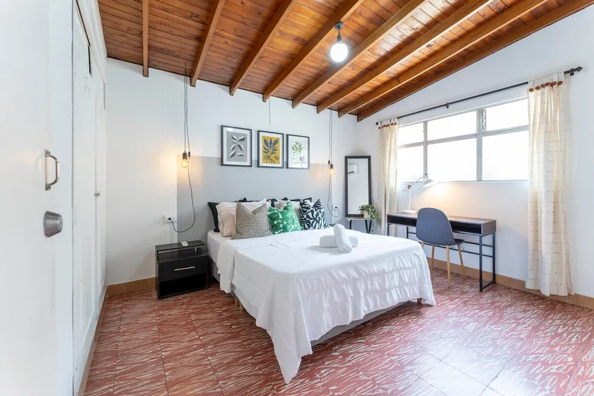2BR Apartment · Manila, Poblado · A/C · Fast WiFi - Image 1