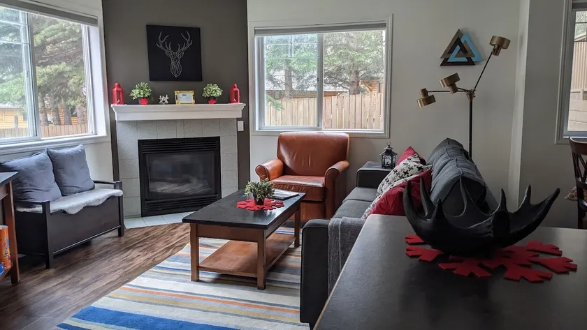 B111 Home Close to Banff- A/C, Hot tub, Free parking, 2BR, 1BT, Large beds - Image 1