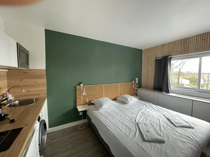 Comfortable designer apartment (Free Parking) 10 minutes from Bordeaux - Image 1