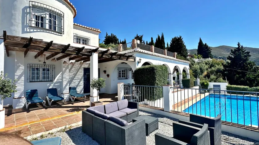 Villa Malaga fenced pool By AndaraHolidays - Image 1
