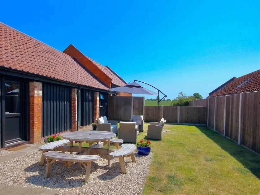 Pet friendly getaway - private hot tub, enclosed garden - countryside views - Image 1