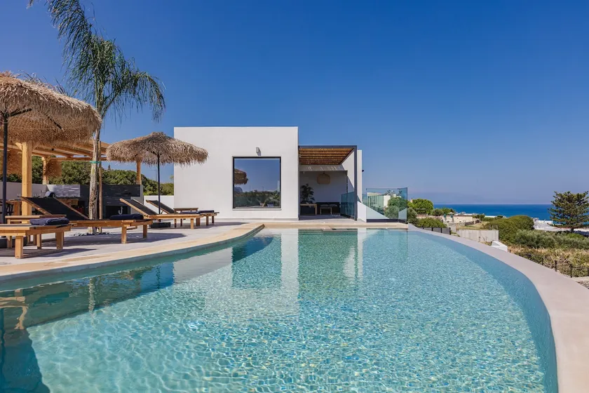 Villa Zelda - Private Infinity Pool & Superb Seaview, 500m from Beach - Image 1