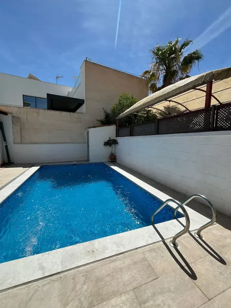 Turquoise compass relaxation and harmony with pool - Image 1