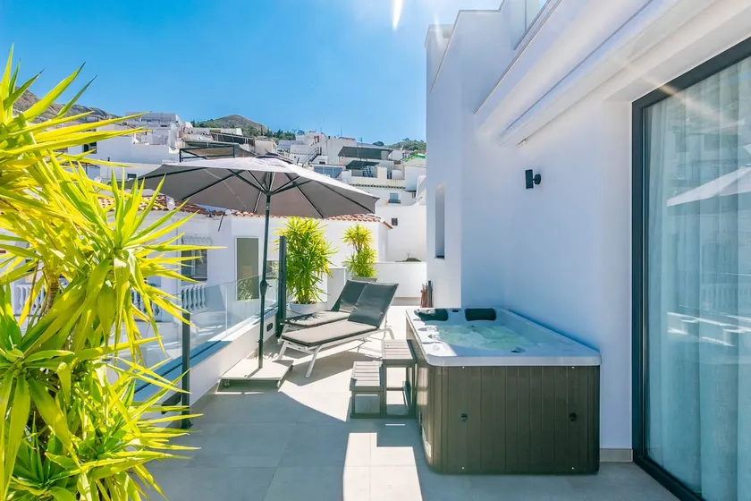 Modern apartment in Competa - Image 1