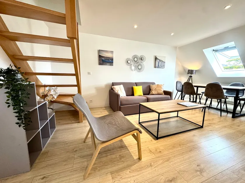 Spacious duplex • Ideal for families & pros • 2 bathrooms - Image 1
