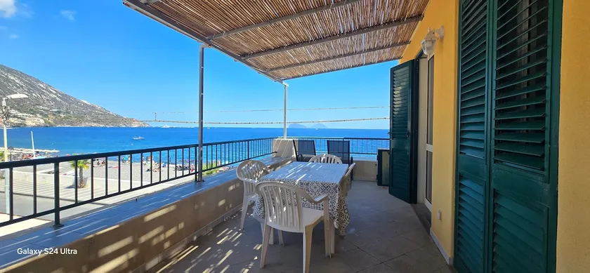 ”Ulisse” - Two-room apartment with terrace overlooking the sea - Image 1