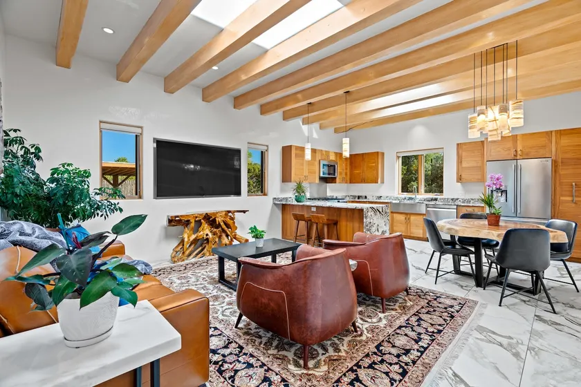 Casa Bella, Luxurious new home, Private hot tub - Image 1