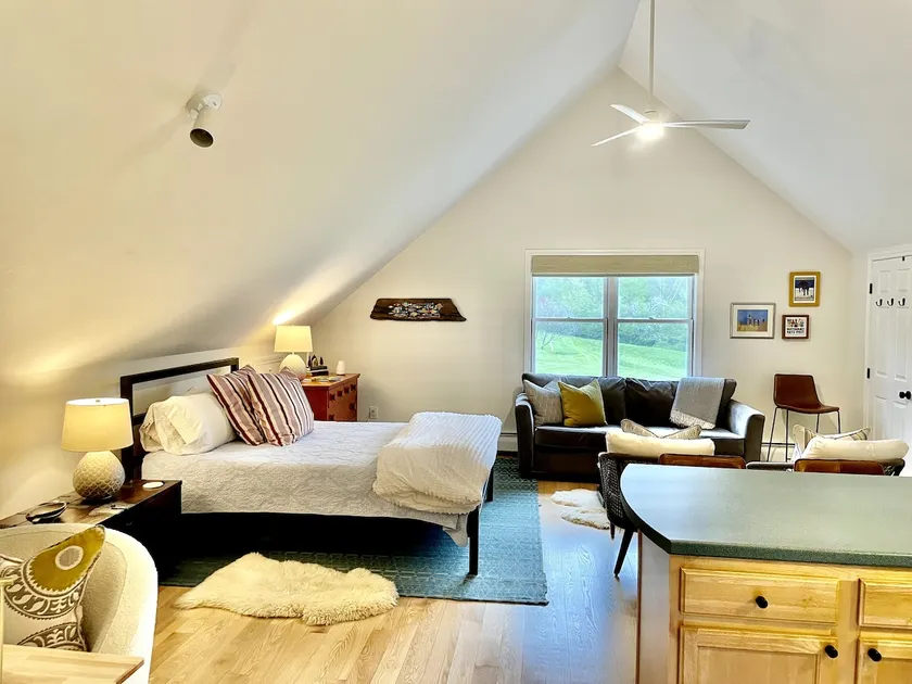 Cozy Mountain Retreat with a View of Mt Hunger - Image 1
