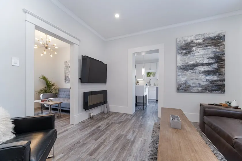 The Suite Spot in Midtown Kitchener Walk DTK & UTW - Image 1