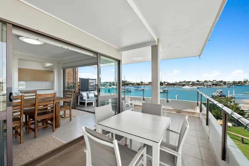 Waterfront Apartment - Image 1