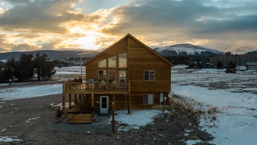 Mountain Retreat at 10,000 feet with Hot Tub - Image 1