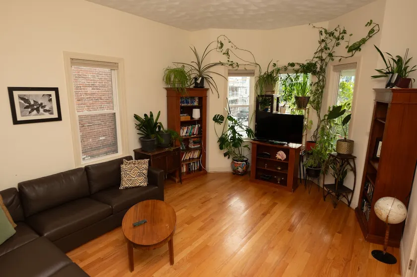 Sleeps 5 ppl in 2 bedroom w/ air, parking &laundry - Image 1
