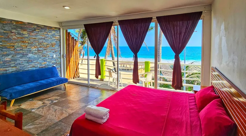 Loft Living by the Sea On the beach with a beautiful view - Image 1