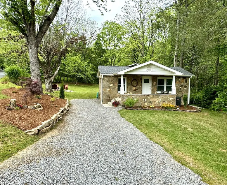 Cozy Creekside Cottage - Image 1