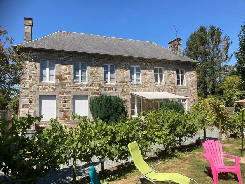 Le Château du Bonheur, Piscine chauffée ouverte du 1er juin au 30 septembre - Image 1
