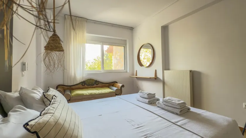 Modern Vintage 3 Bedrooms at the Mall - Image 1