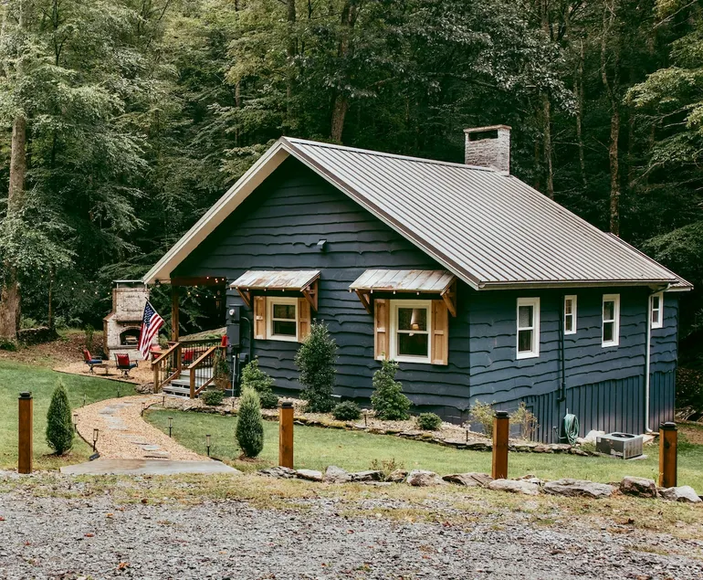 Moss Creek Waterfront Cabin Boone Perfect Location - Image 1